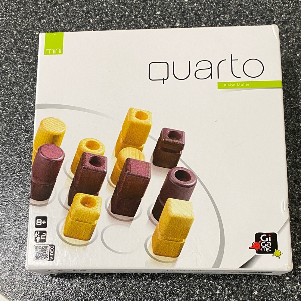 Quarto Mini Board Game - Yellow and Brown